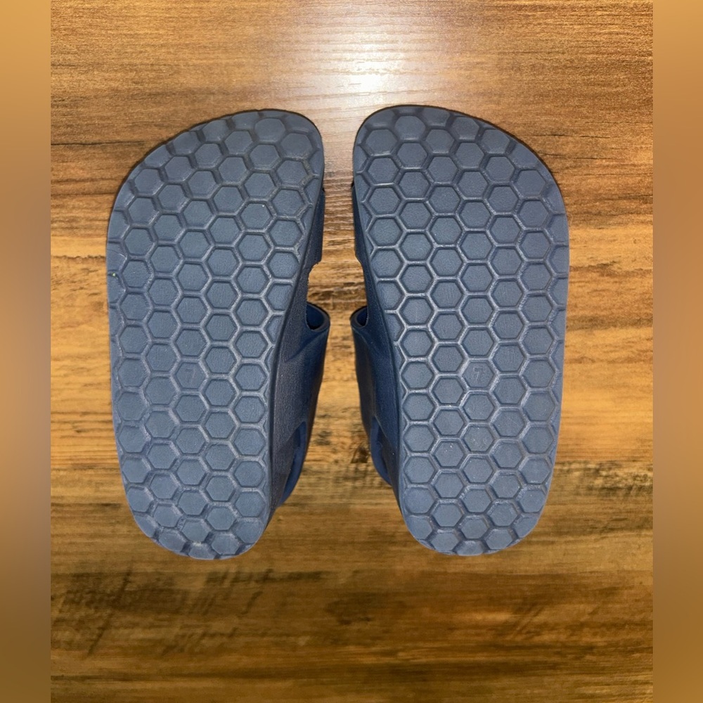 Cat & Jack Navy Kids Sandals - Picture 4 of 7